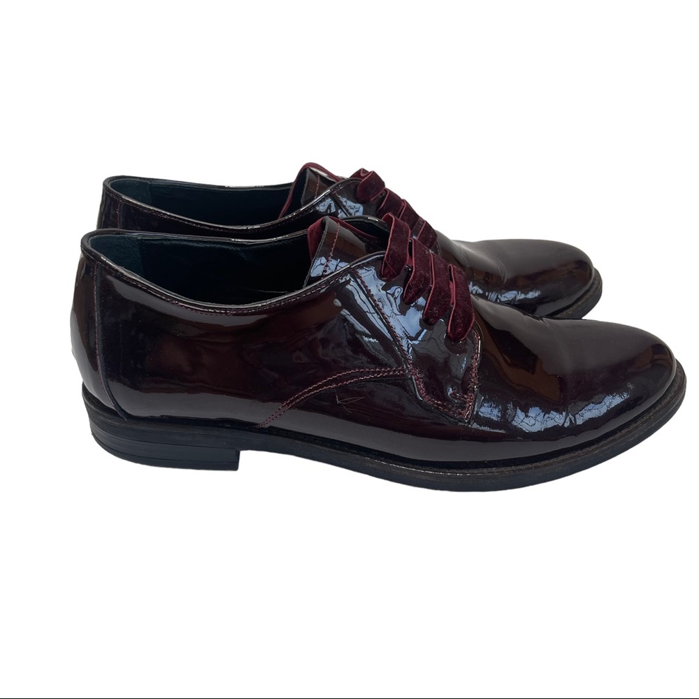 Bueno Women’s Burgundy Patent Leather Flat Shoes Size 9 Euro 40 Velvet Laces
